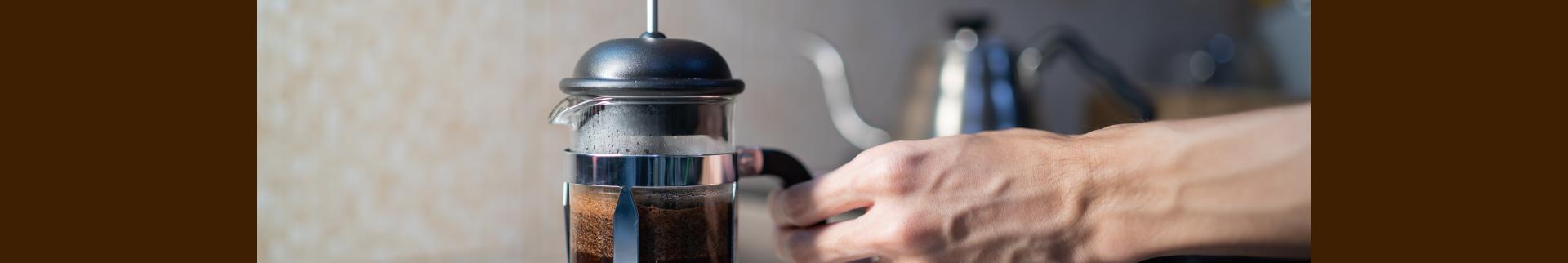 Bild zeigt den Beitragsheader zum Thema: French Press Kaffee - Die Kunst der handgebrühten Aromenvielfalt