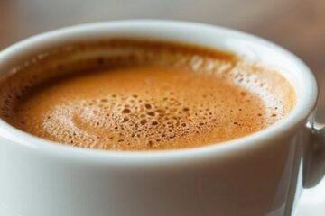 Bild zeigt Beitragsbild 1 zum Thema: Wie viel hat ein Espresso Koffein